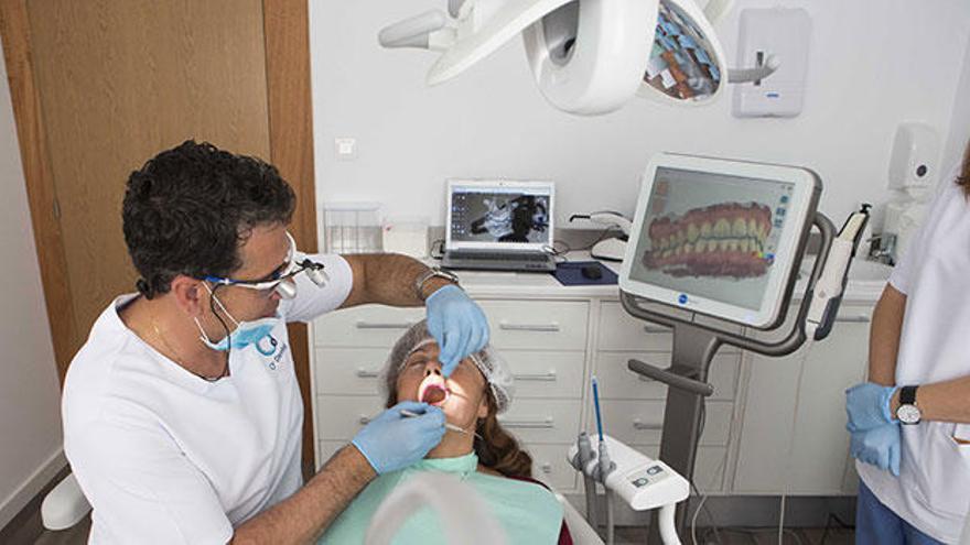 Diagnósticos 3D e implantes con carga inmediata, esto ofrece la nueva clínica dental en Alicante