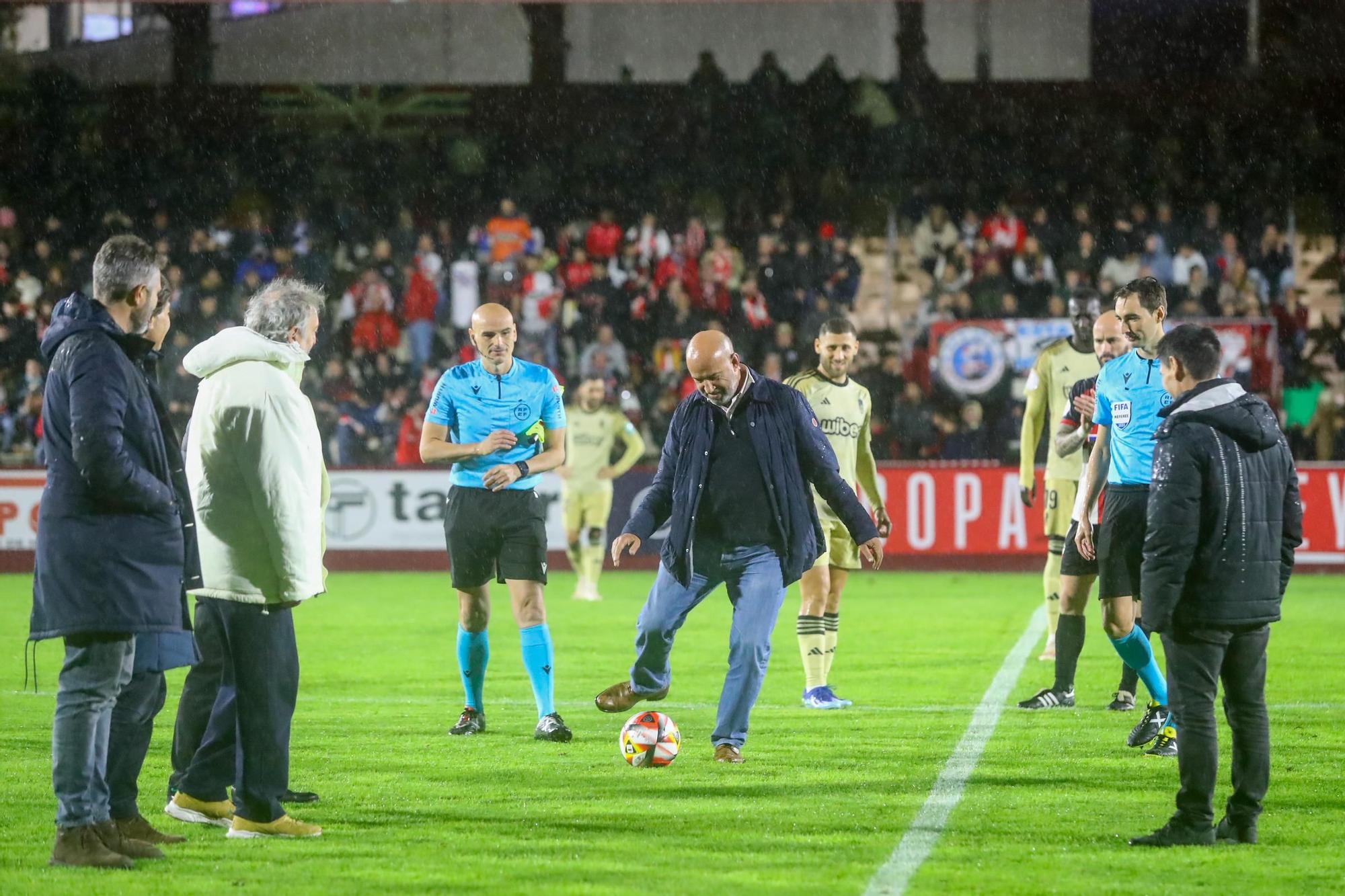 El Arosa disfruta de un día histórico en A Lomba ante un Primera División