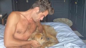 Jon Kortajarena con su perro Ator.