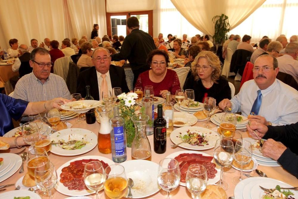 Almuerzo y baile por el Día de los Enamorados en el Club de Mayores de Cartagena