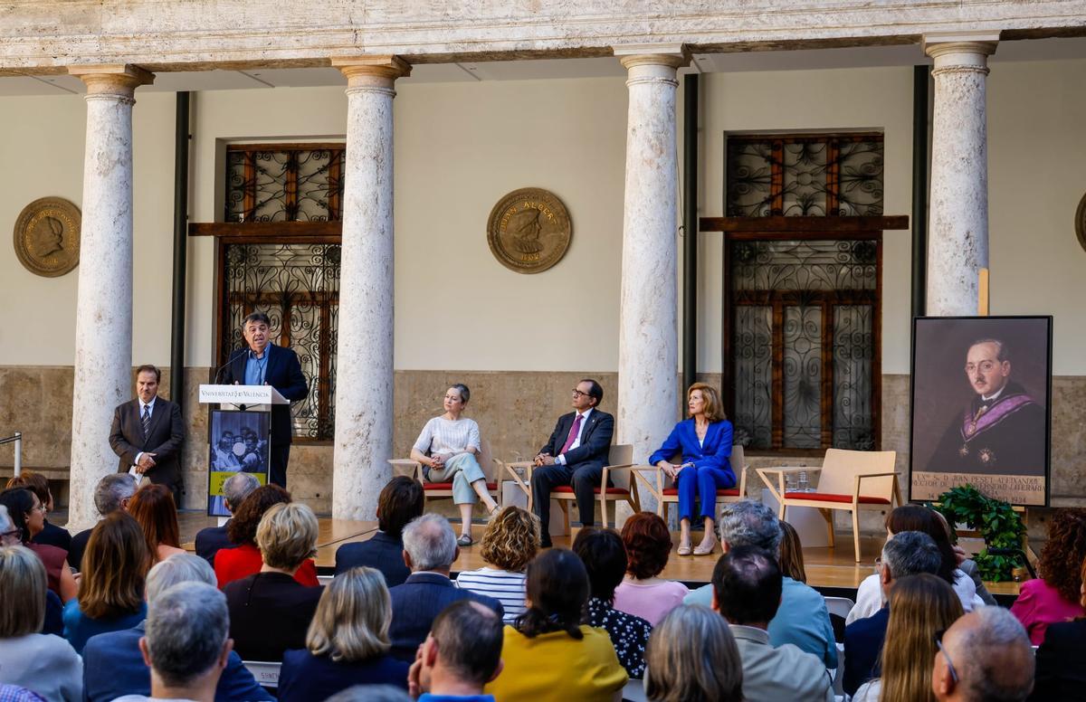 Martí Domínguez, Maria Navarro, Juan Luis Gandía y Amparo Ruiz, en el homenaje en La Nau.