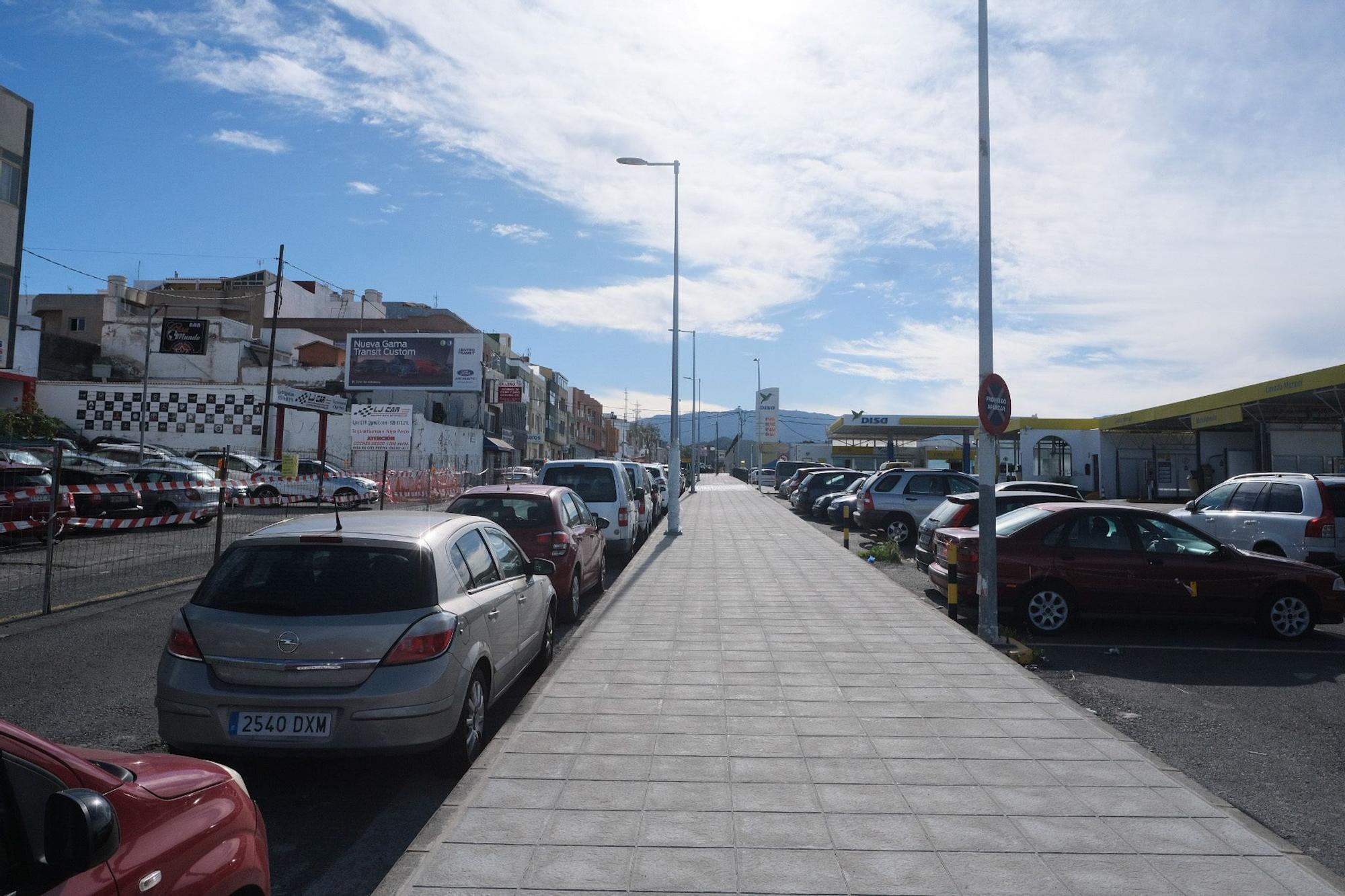 Obras en las nuevas aceras de Los Tarahales