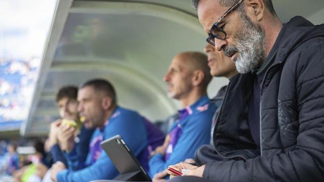 Álvaro Cervera, el pasado domingo en el banquillo del Heliodoro. |