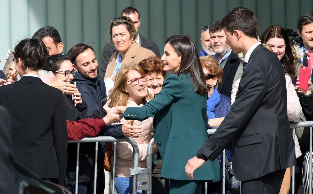 El vicepresidente del Gobierno, Pablo Iglesias, acompaña a la monarca en las actividades que se desarrollan esta mañana en el centro Ágora, junto al presidente de la Xunta, Alberto Núñez Feijóo