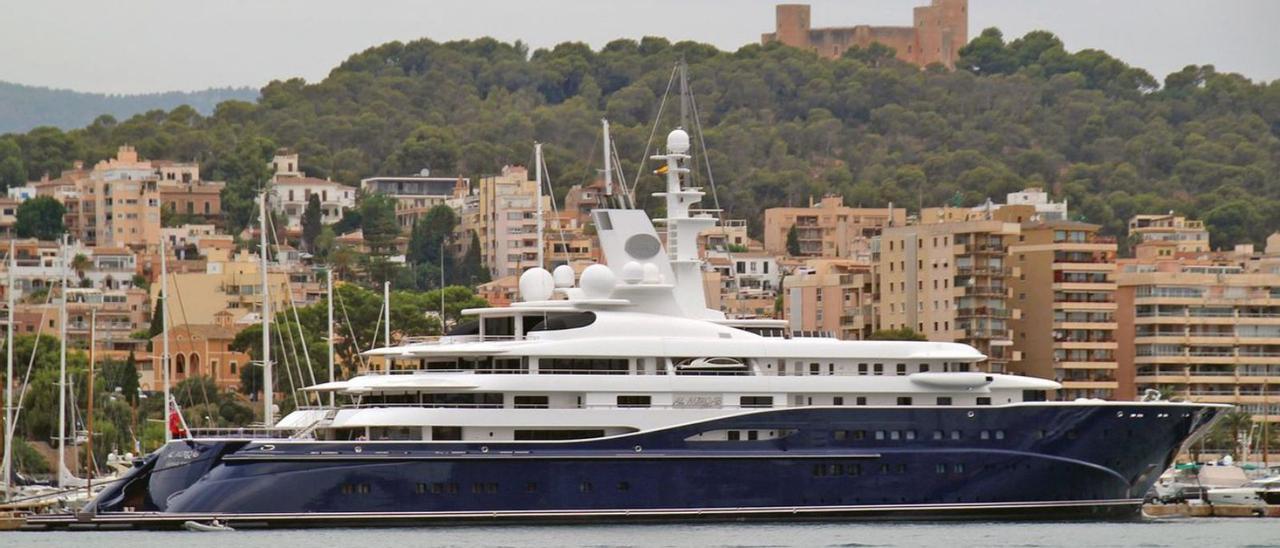 El yate, Al Mirqab, de la familia real de Qatar en Palma, en 2016.