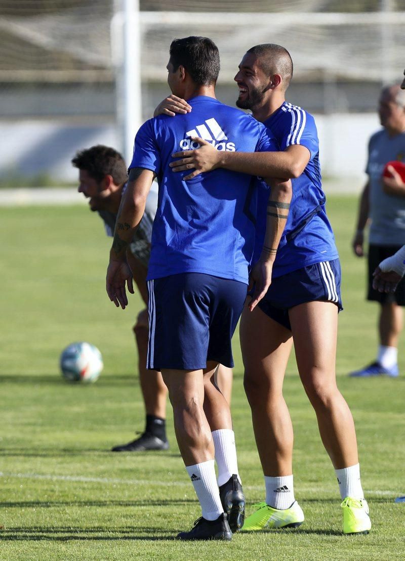 Entrenamiento del Real Zaragoza previo al partido de mañana