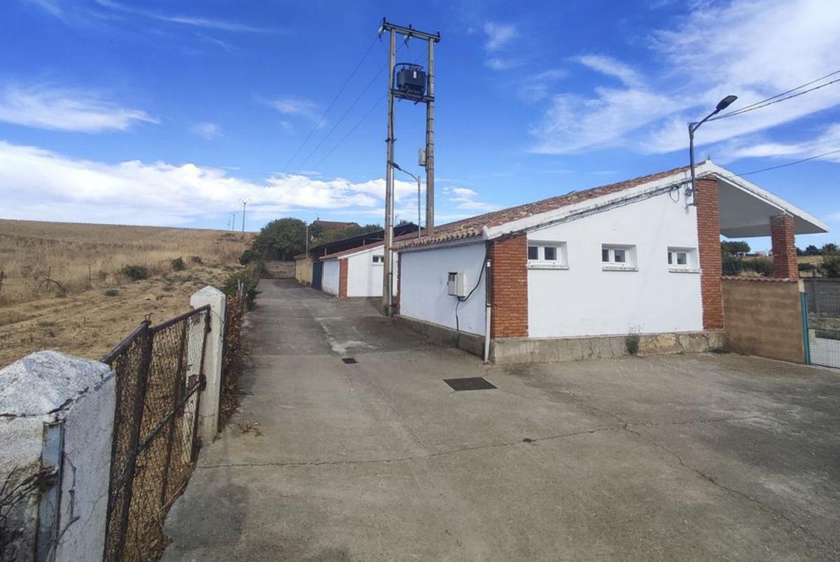 En  Colinas los paneles solares se instalarán en la cubierta de las escuelas. | J. A. G.