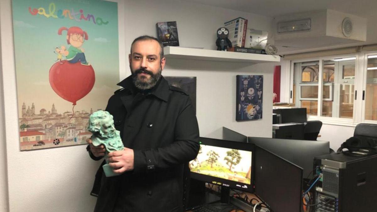 El animador benaventano Cristian Franganillo, con el premio Goya por la película &quot;Valentina&quot;.