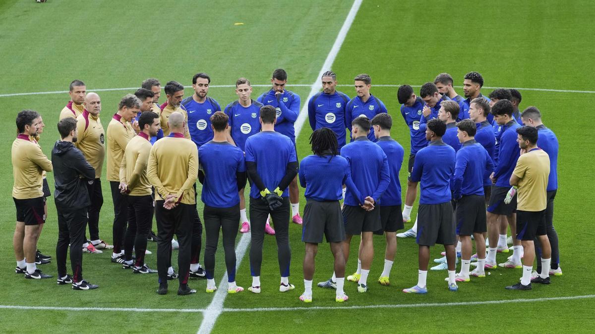 Los futbolistas del Barça, este martes sobre el césped del Signal Iduna Park.