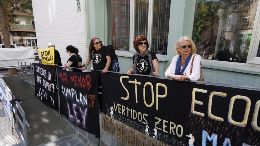 De la emoción a la incertidumbre: El día en que el Mar Menor llegó a las puertas de la Justicia