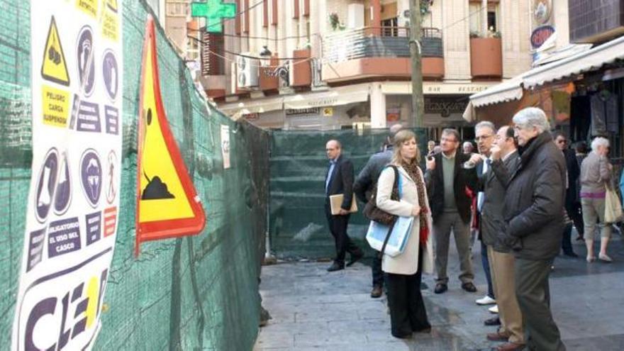 Gema Amor, Miguel Llorca, Agustín Navarro y Juan Ángel Ferrer, ayer junto a los técnicos, en la Boca del Calvari.