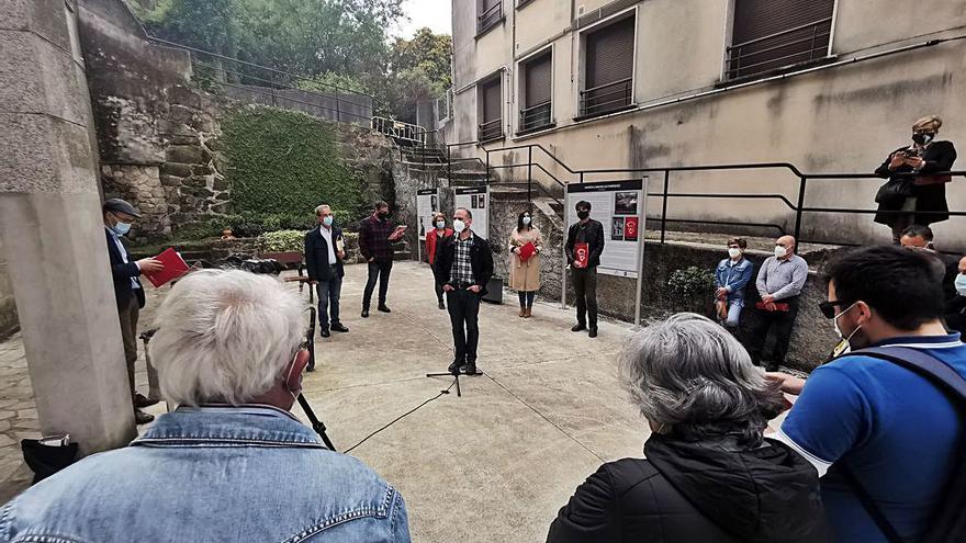 Aldán Santamarina, en la inauguración de la exposición.   | // SANTOS ÁLVAREZ