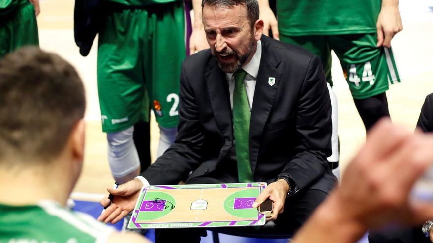 El técnico de Unicaja, Joan Plaza, durante el partido