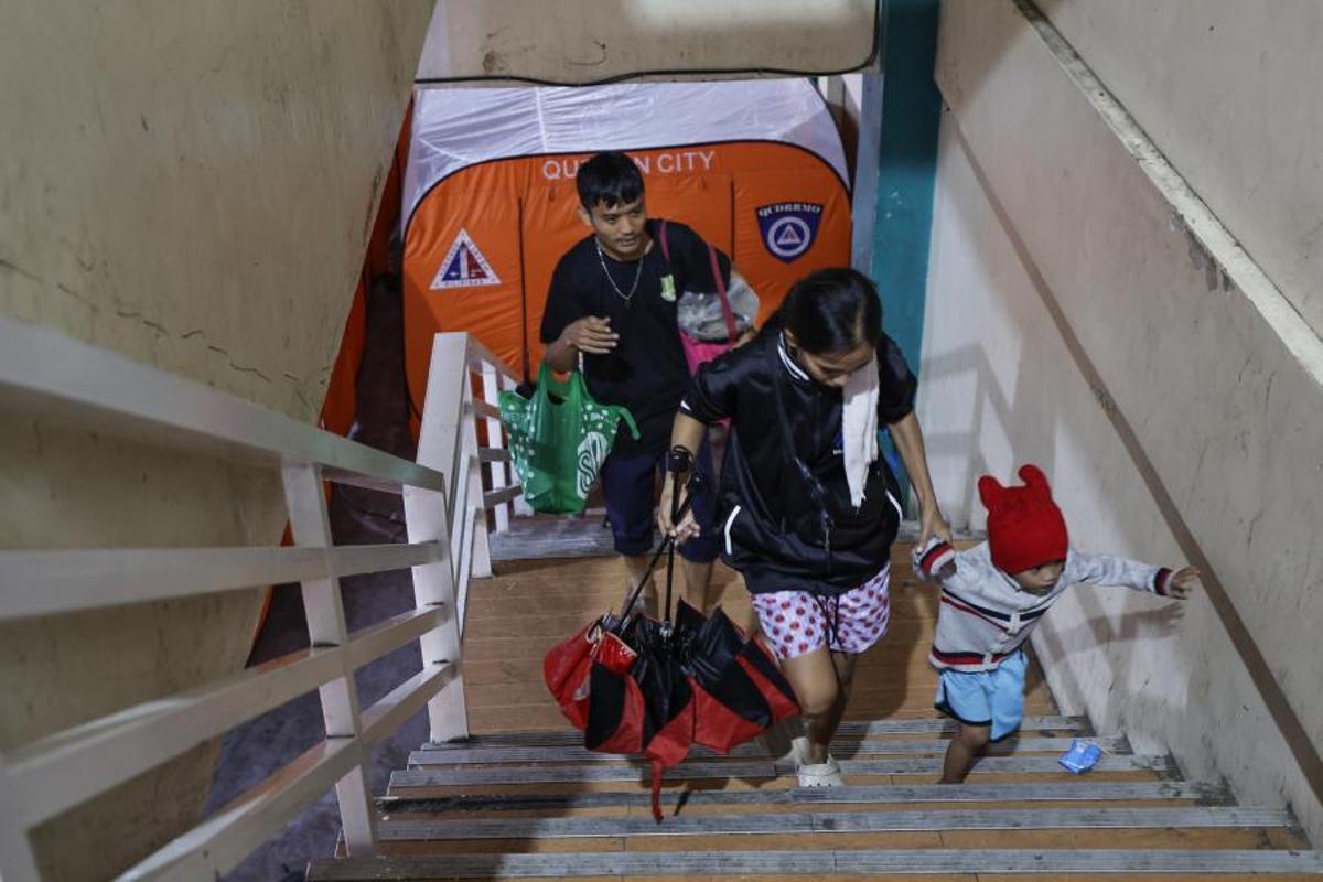 Filipinas evacúa a casi un millón de personas ante la llegada del supertifón Fung-wong.