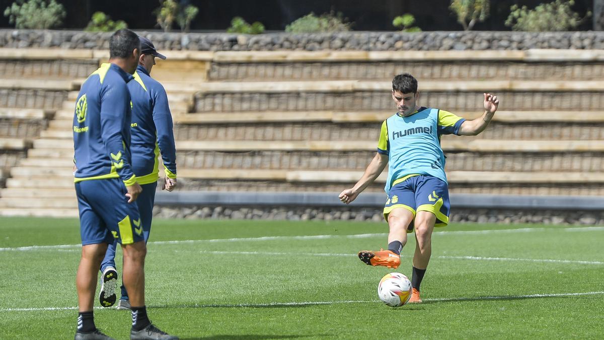 Sergio Ruiz, durante el entrenamiento matinal de la UD.