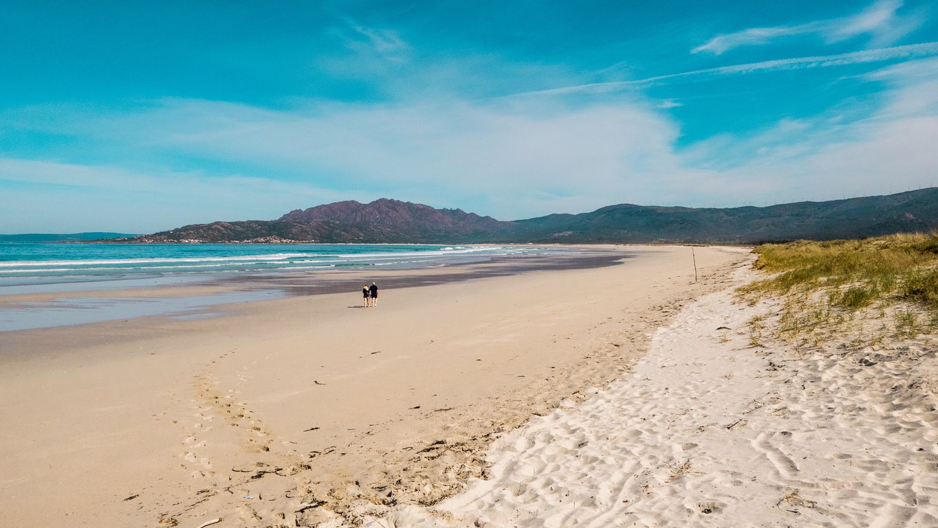 La Playa de Carnota, en la Costa da Morte, es el arenal de mayor longitud de toda Galicia