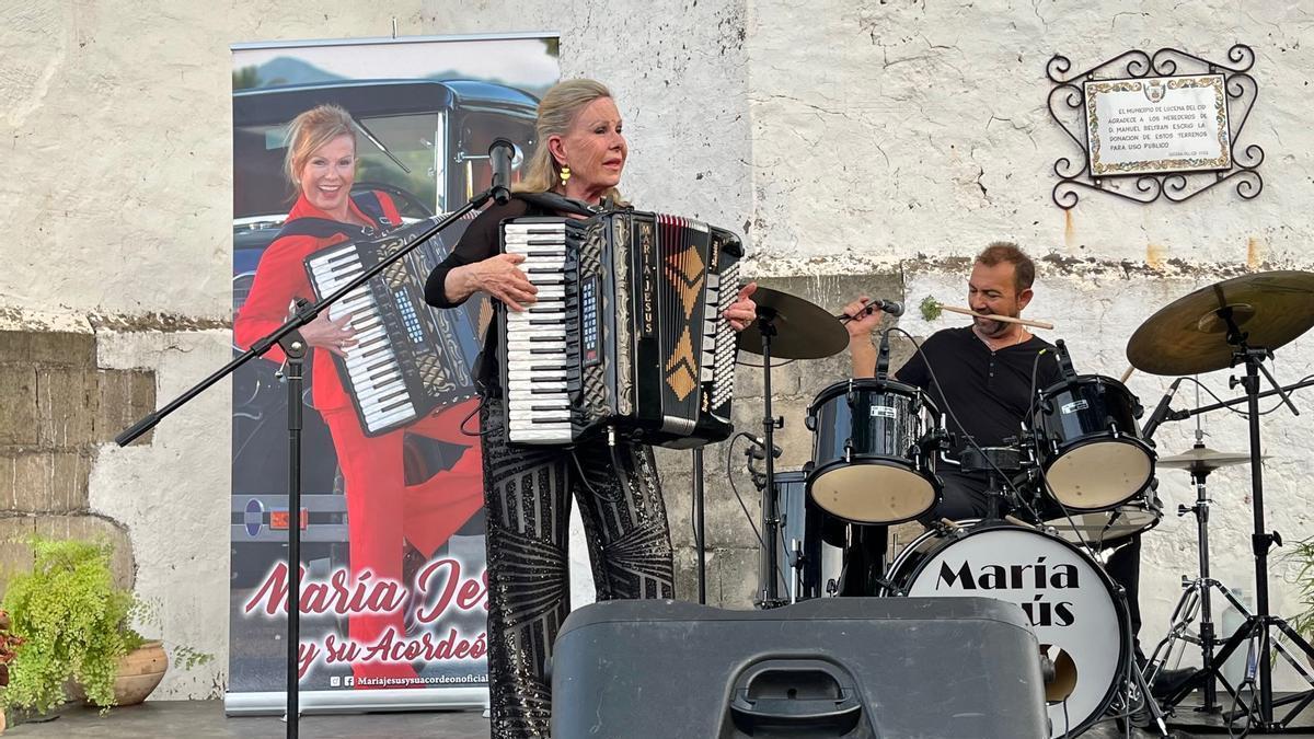 María Jesús y su inseparable acordeón regresan a la provincia de Castellón para protagonizar un concierto altruista.