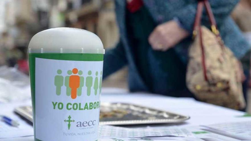 Cuestación anual de la Asociación Española contra el Cáncer para recaudar fondos.