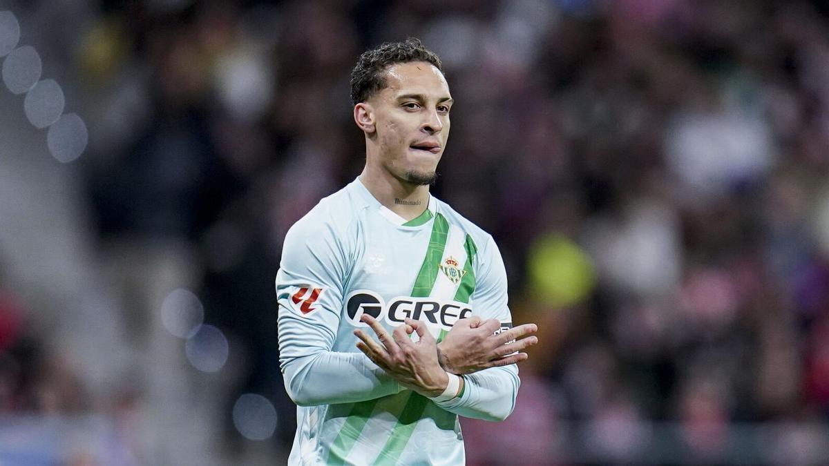 Antony celebra su gol durante el Atlético de Madrid-Betis en el Metropolitano de la jornada 23 de LaLiga EA Sports