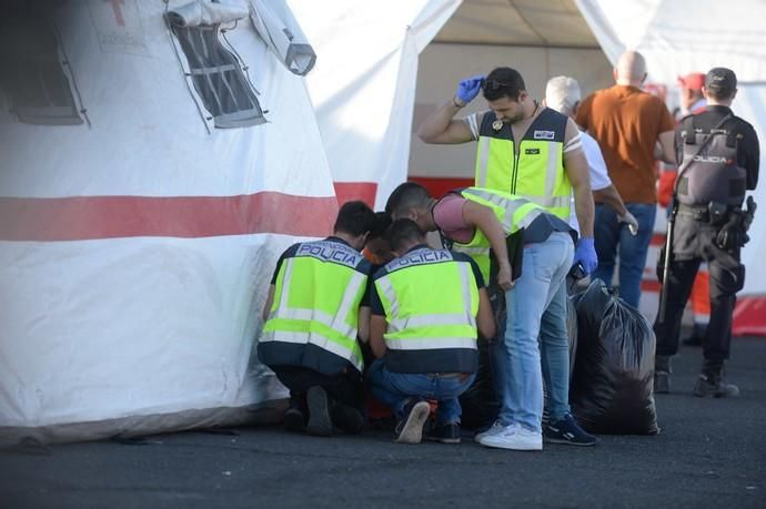 Mogán. Llegada patera Arguineguín.  | 18/12/2019 | Fotógrafo: José Carlos Guerra