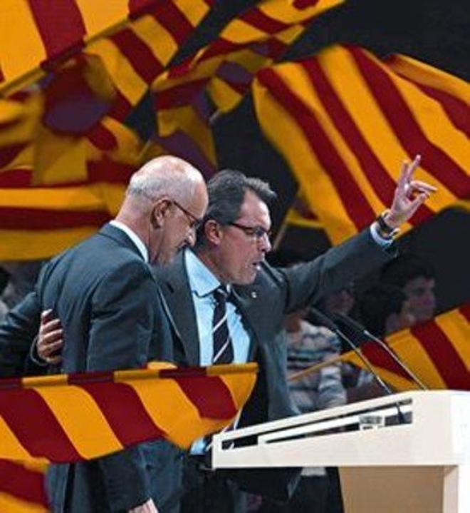 Duran i Mas saluden els assistents al míting de CiU, ahir, a Girona.