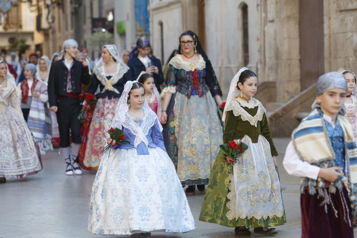 Todas las fotos de la ofrenda del 17 de marzo por la calle San Vicente hasta las 18:30 horas