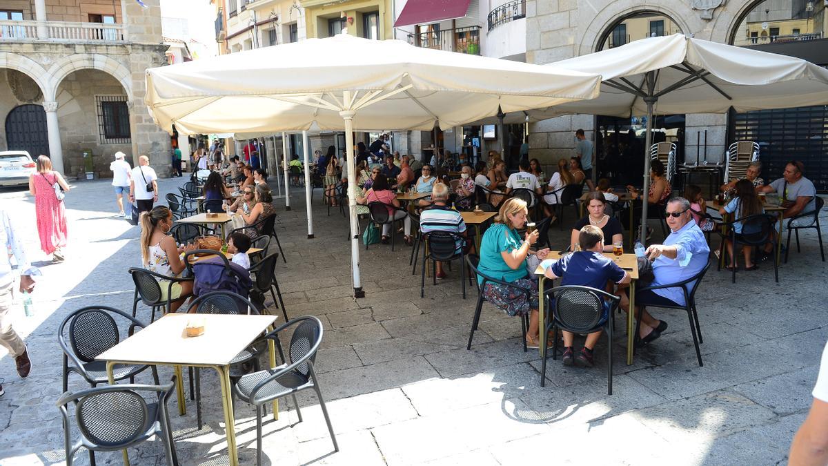 Terrazas en la Plaza Mayor esta mañana.