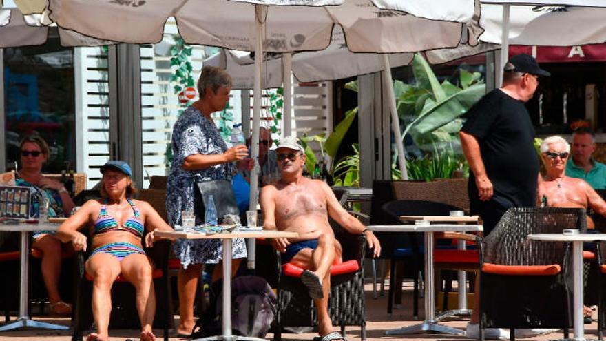 Turistas en Canarias.