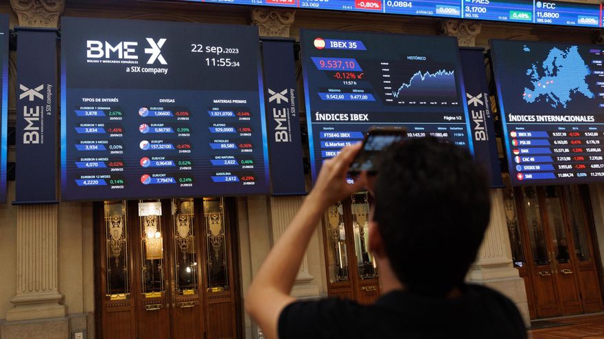 El Ibex 35 cede la cota de los 14.000 puntos y trunca su racha de dos semanas al alza