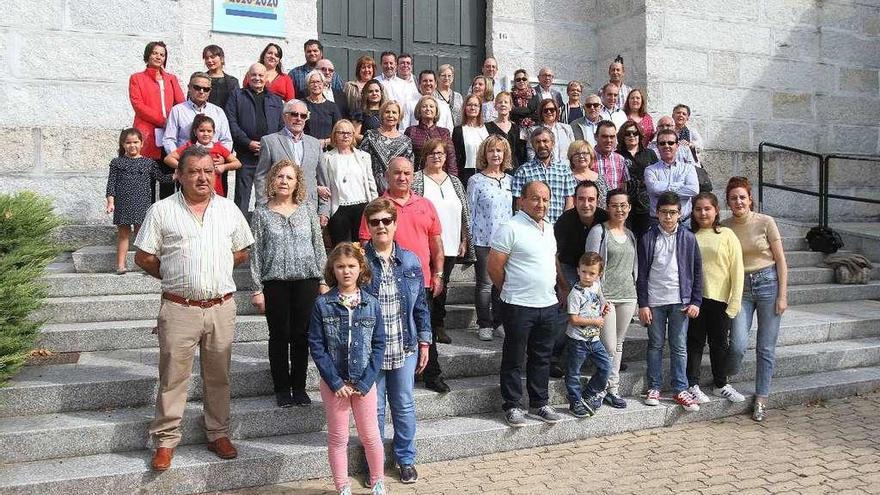 Foto de grupo de algunos de los descencientes del matrimonio Docampo García. // Iñaki Osorio