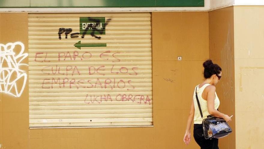 Pintada en una oficina de empleo de la capital.