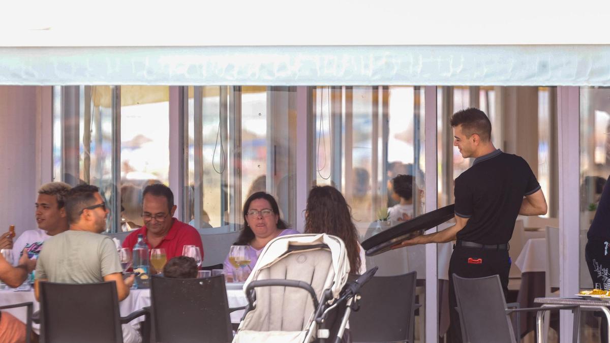 Los trabajadores de restauración tienen sueldos bajos