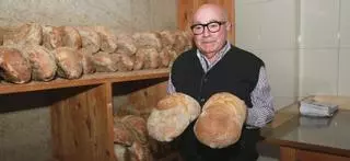 Veinte años después de llevar el pan de Cea a Europa, Carlos Manuel cede el testigo