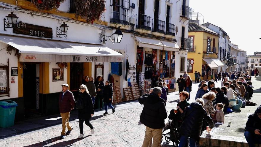 «Es el peor febrero desde hace 45 años»: los negocios, tabernas y hoteles de la Judería de Córdoba pagan las facturas de la lluvia