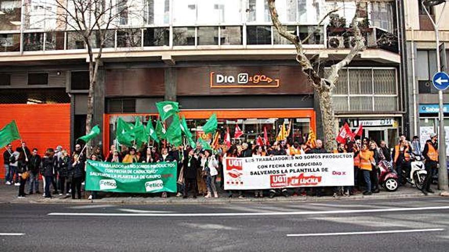 Barcelona Els treballadors de DIA, contra l&#039;ERO