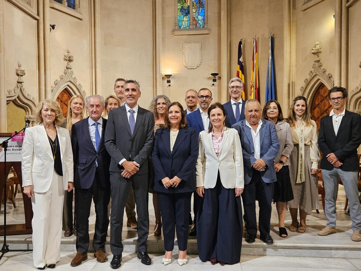 El doctor Carles Recasens toma posesión como presidente del Colegio de Médicos de Baleares en su segundo mandato.