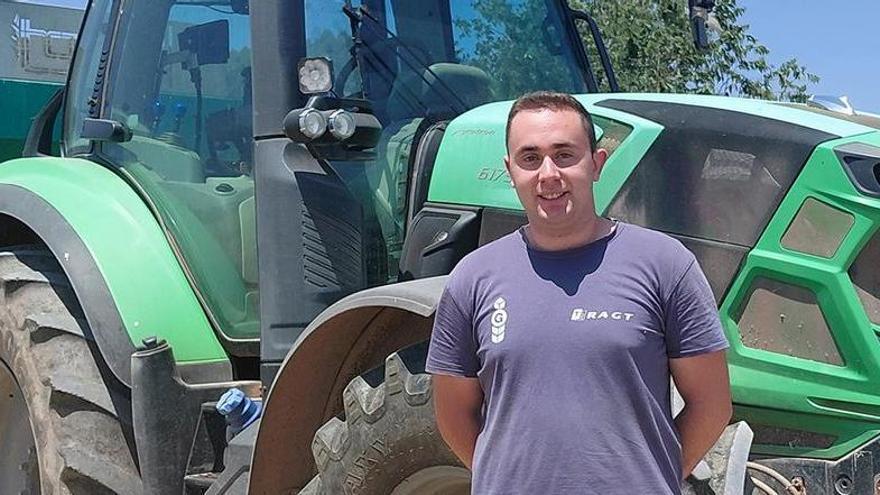 Albert Guitart treballa com a pagès a Cabrianes