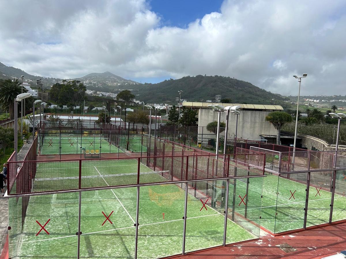 Canchas de pádel en Arucas, donde se implantarán energías limpias.