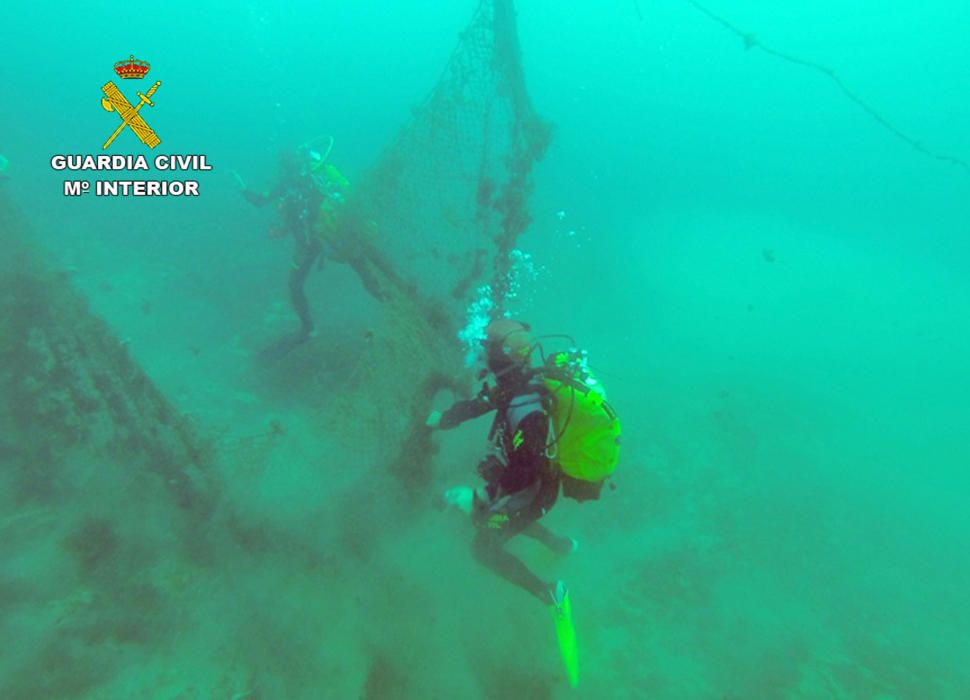 Retiran una red de pesca en Águilas por riesgo para la navegación y el buceo