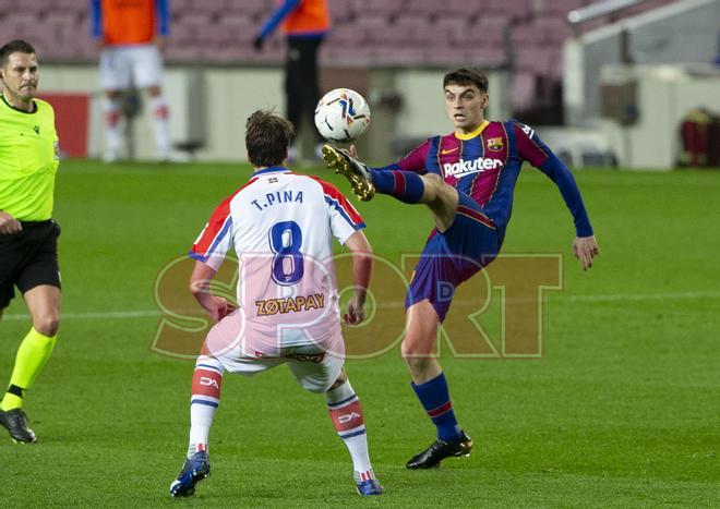 Pedri durante el partido de LaLiga entre el FC Barcelona y el Alavés disputado en el Camp Nou.