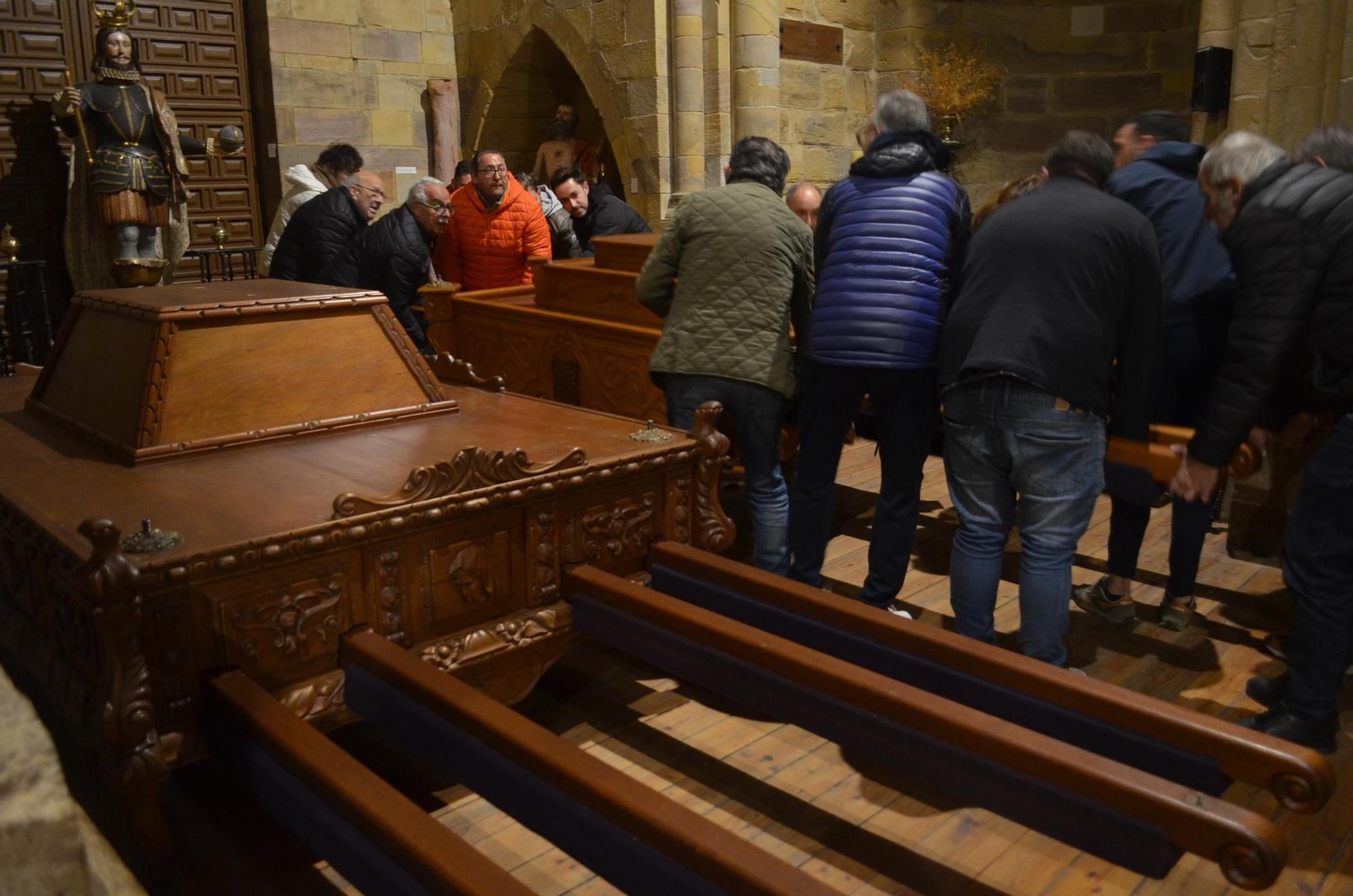 Semana Santa Benavente 2024: Así prepara la Cofradía de Jesús Nazareno las andas