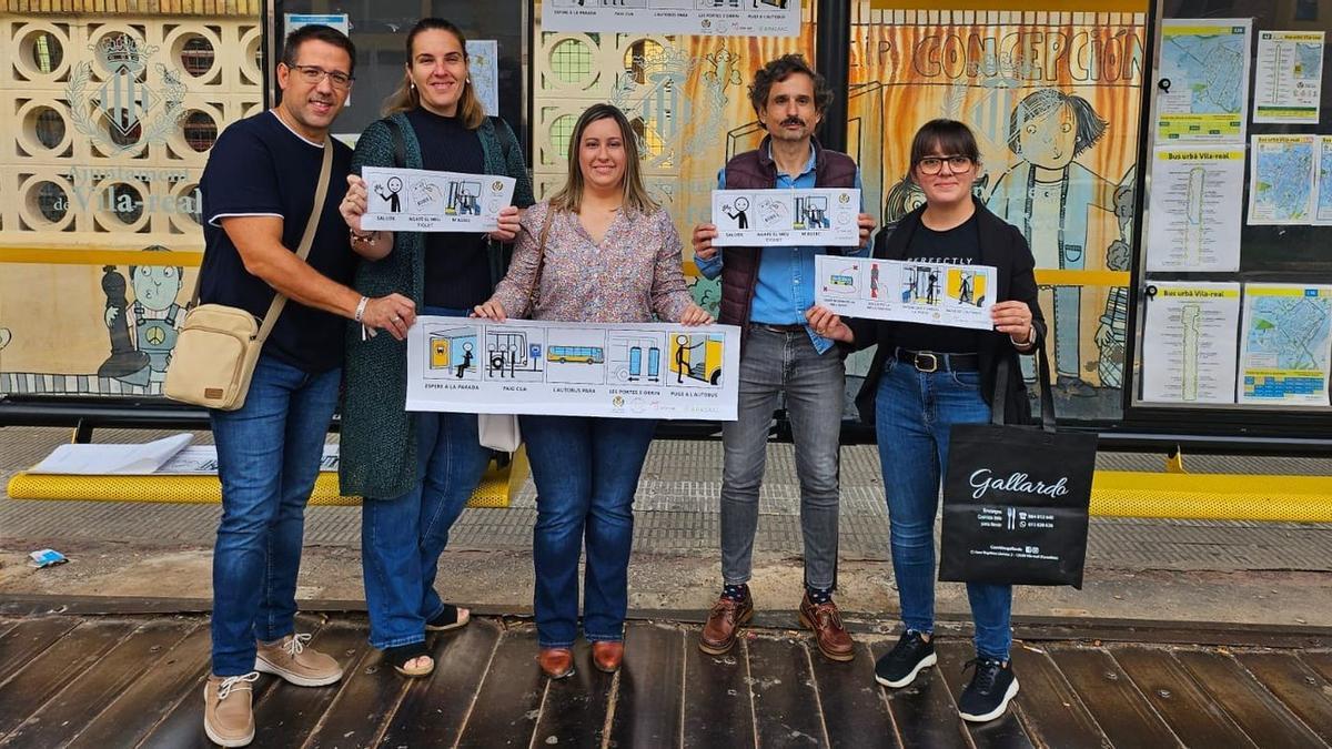 La col·locació de pictogrames al bus Groguet ha estat una de les últimes accions de l'associació VILATEA, en col·laboració amb l'Ajuntament de Vila-real.