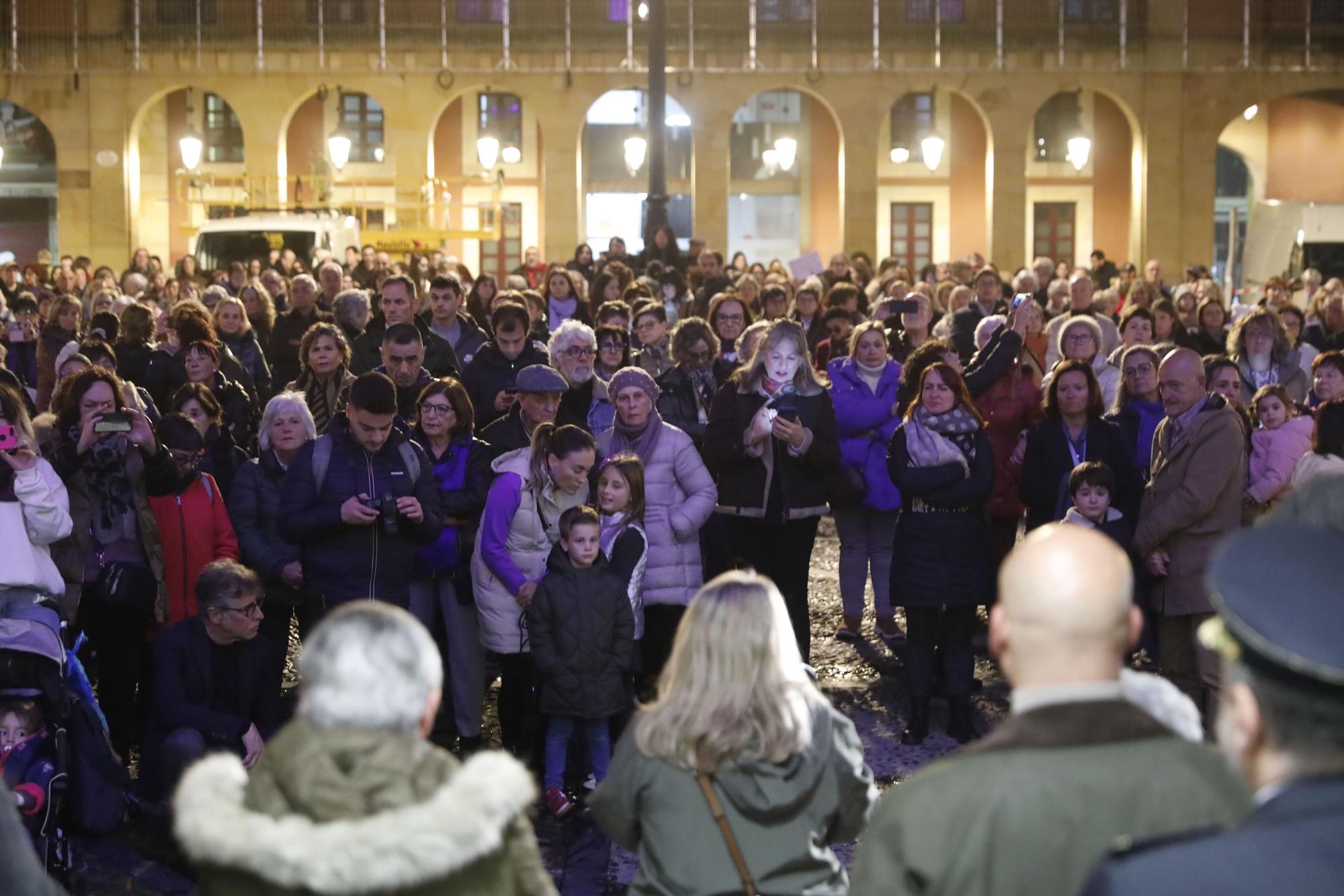 En imágenes: Gijón se cita en la plaza Mayor por el Día Internacional de la Eliminación de la Violencia contra las Mujeres