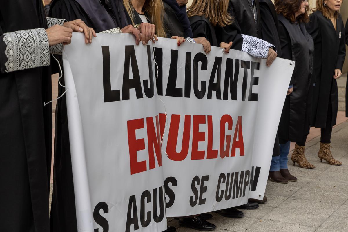 Otra de las concentraciones que estos meses han protagonizado los LAJ en Alicante.