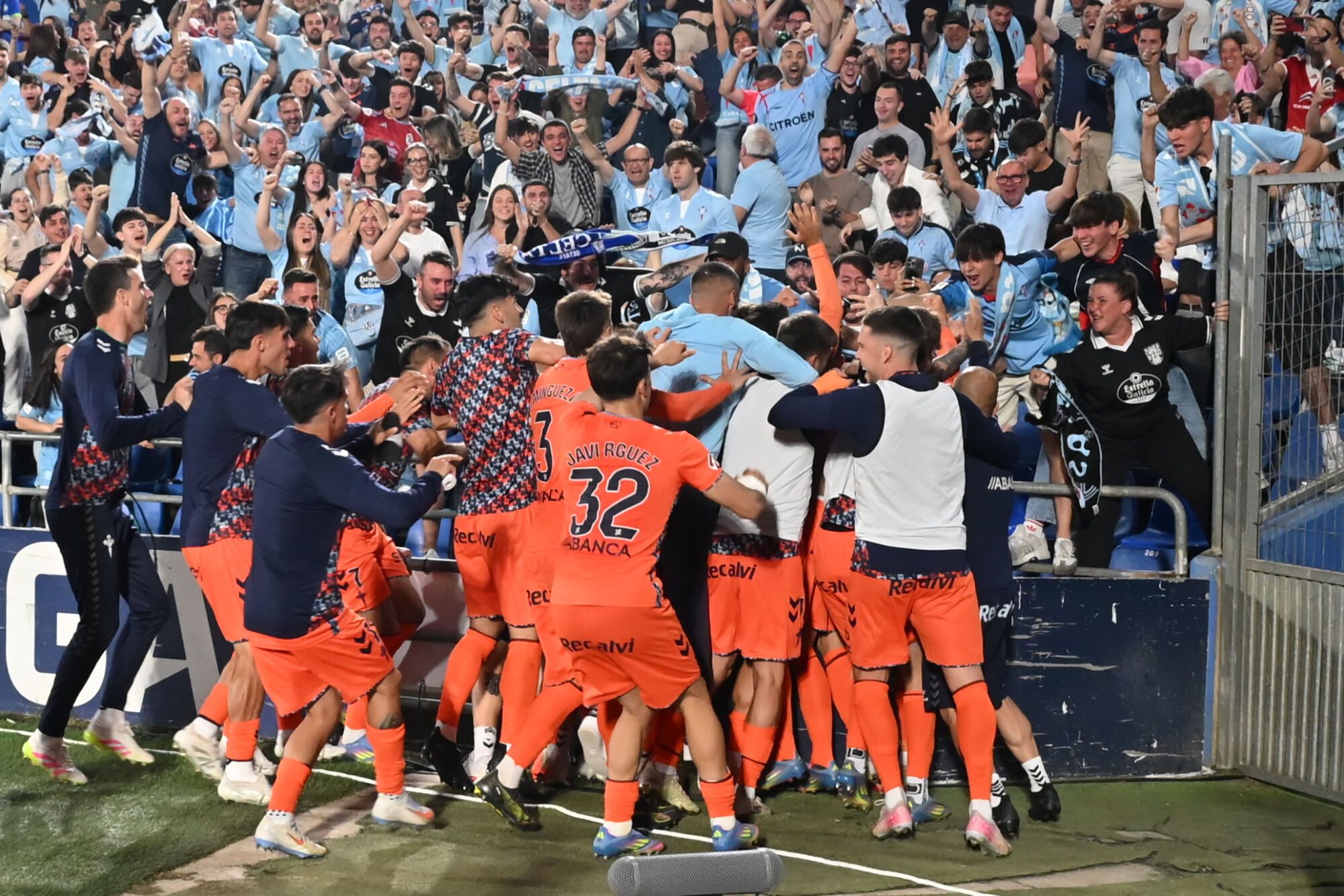 MADRID, 24/05/2025.- Los jugadores del Celta celebran el 1-2 ante el Getafe, durante el encuentro correspondiente a la jornada 38 de LaLiga EA Sports que Getafe CF y Celta de Vigo han disputado este sábado en el estadio Coliseum. EFE/Fernando Villar