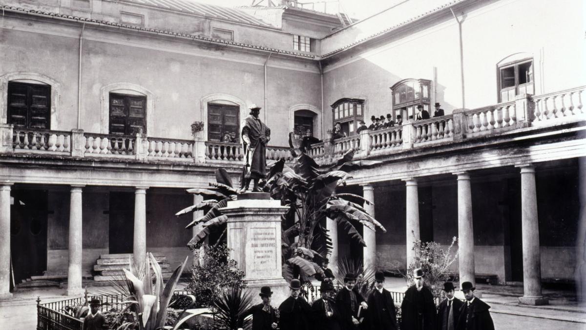 Claustre de la Universitat de València, segle XIX.