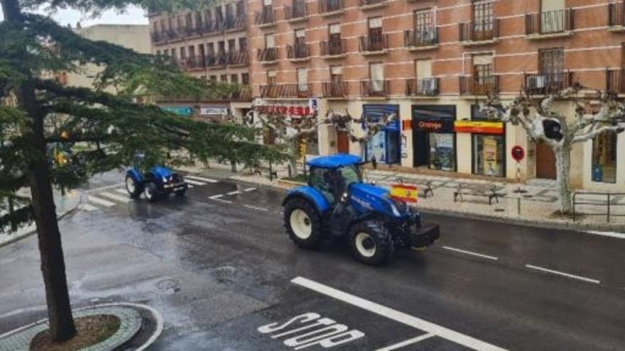 Tractorada en Ejea de los Caballeros para exigir unos precios justos. | SERVICIO ESPECIAL