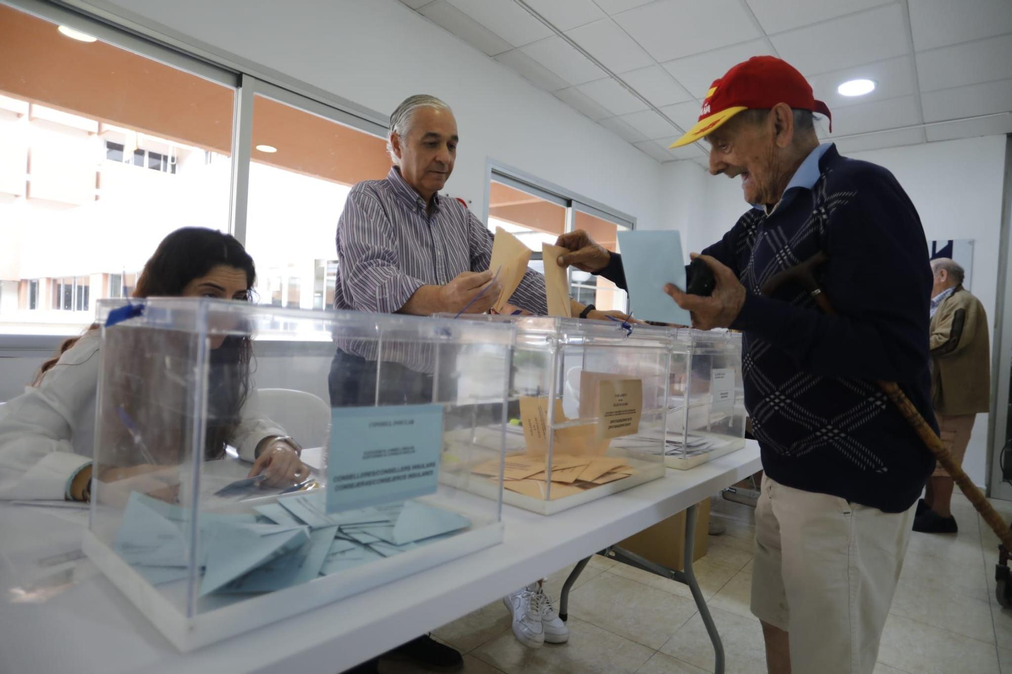 Elecciones en la residencia La Bonanova de Mallorca: "A mi el que me gustaba era aquel guapo, Adolfo Suárez"