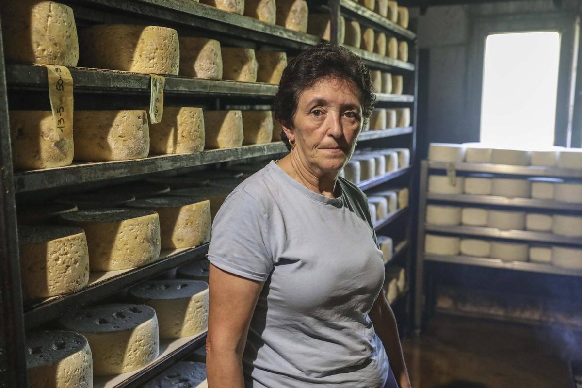 Rosa Sánchez con sus quesos Gamonéu