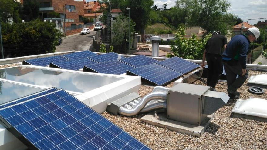 Ahorrar en la factura eléctrica gracias a la luz del sol